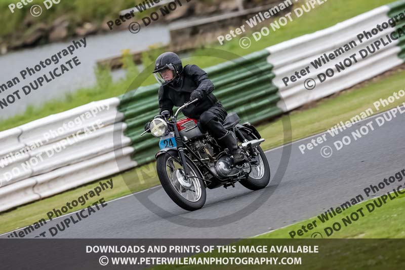 Vintage motorcycle club;eventdigitalimages;mallory park;mallory park trackday photographs;no limits trackdays;peter wileman photography;trackday digital images;trackday photos;vmcc festival 1000 bikes photographs